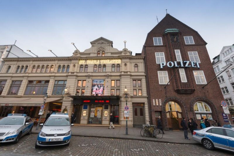 hamburg-olivia-jones-tour-with-iconic-barker-fabian