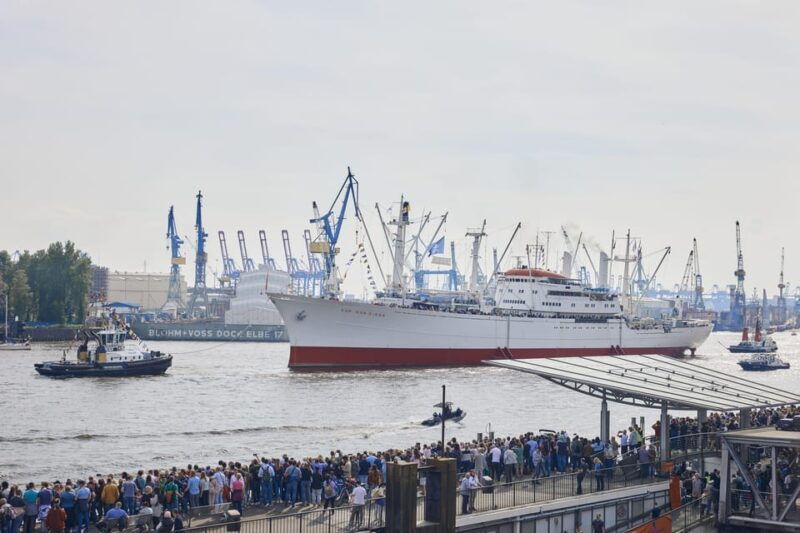 hamburg-port-anniversary-cruise-to-the-entry-parade