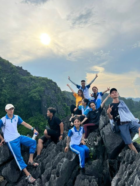 hanoi-bai-dinh-trang-an-mua-cave-with-small-group