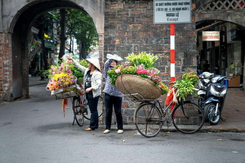 hanoi-hidden-gems-old-quarter-train-street-walking-tour