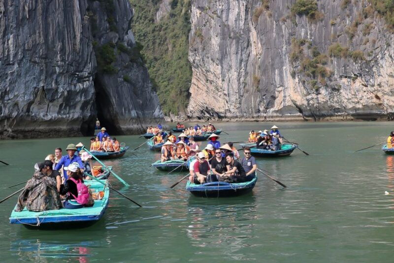 hanoi-islands-caves-ha-long-cruise-with-lunch-kayaking