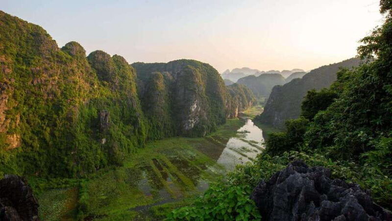 hanoi-to-ninh-binh-private-tour-hoa-lu-trang-an-mua-caves