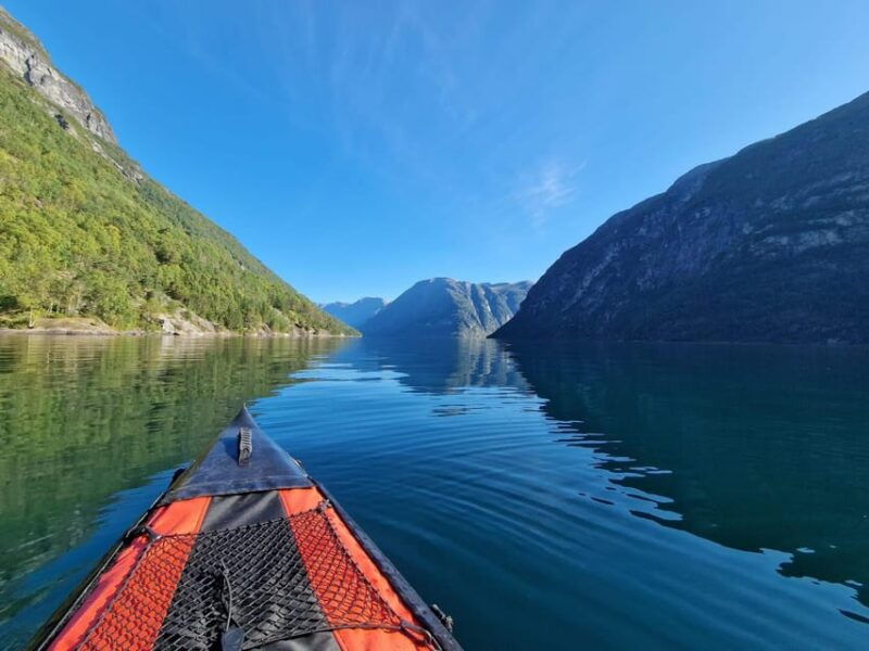hellesylt-beginner-friendly-fjord-kayaking-experience