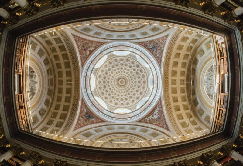 helsinki-architecture-walking-tour-with-expert
