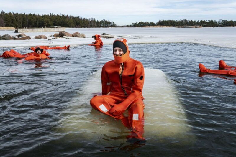helsinki-floating-experience-in-a-survival-suit