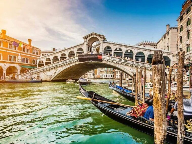 hidden-venice-grand-canal-walking-tour-and-gondola-ride
