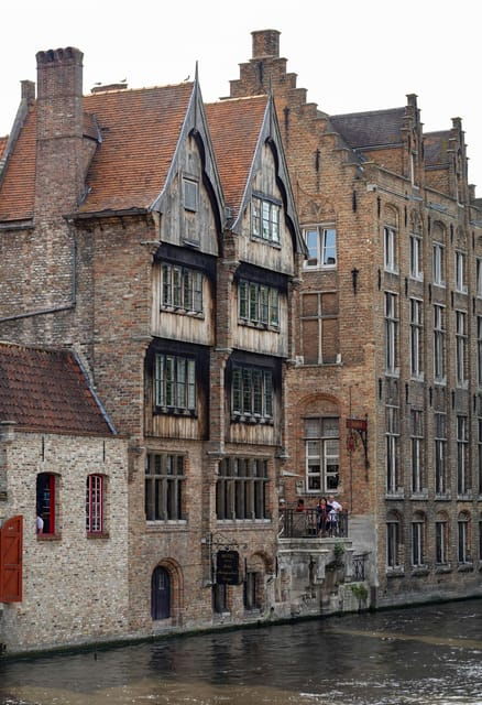 historical-walk-in-bruges-with-local-guide-praline-included