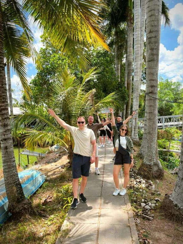 ho-chi-minh-1-day-mekong-delta-tour-floating-market-islet