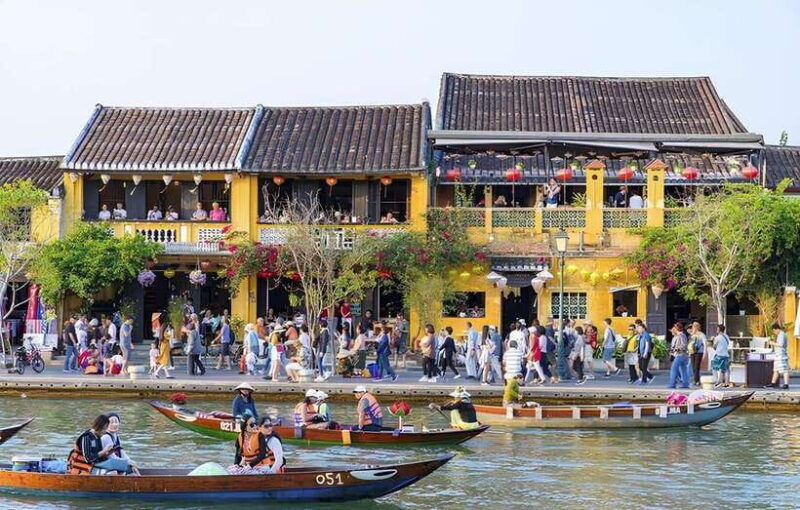 hoi-an-boat-ride-with-flower-lantern-ceremony