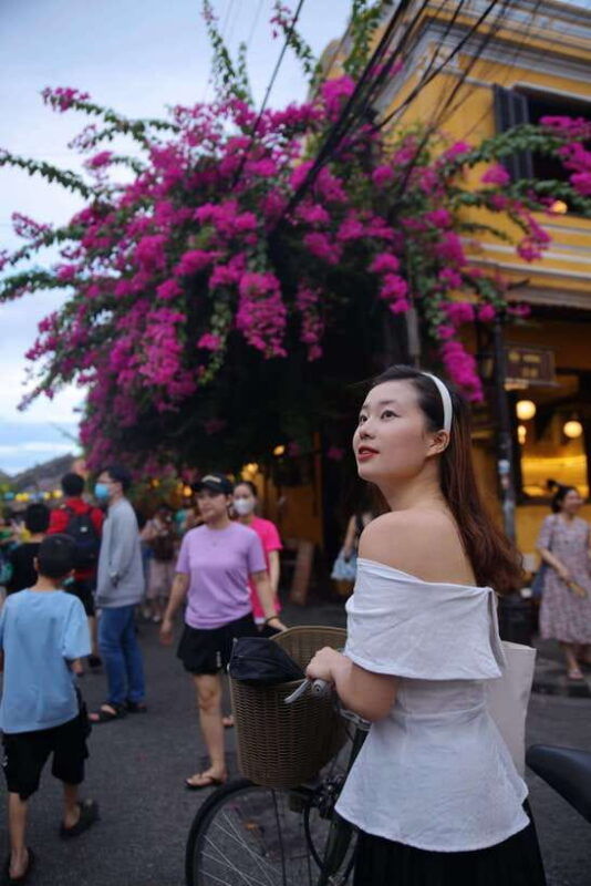 hoi-an-city-sightseeing-tour-with-beautiful-female-guide