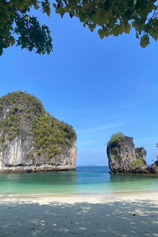 hong-islands-departing-from-koh-yao-by-luxury-vintage-boat