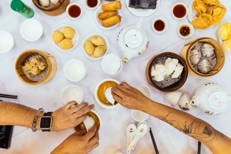 hong-kong-private-food-tour-with-10-tastings