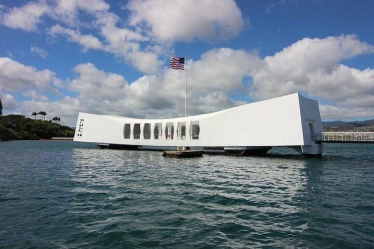 honolulu-pearl-harbor-uss-arizona-memorial-tour