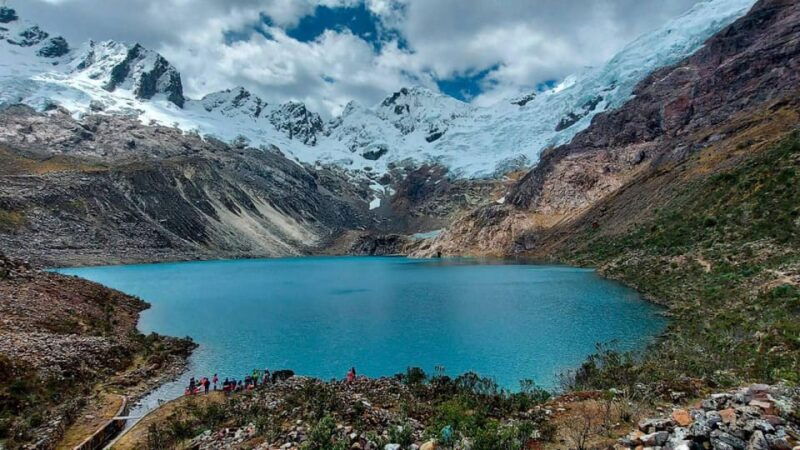 huaraz-rocotuyoc-lagoon-frozen-lagoon-hiking