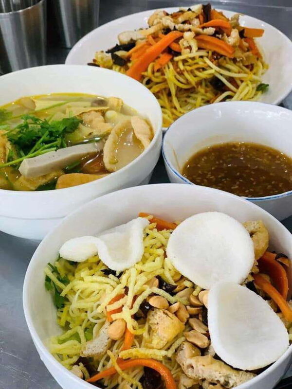 hue-food-walking-tour-with-coffee-and-market-visit