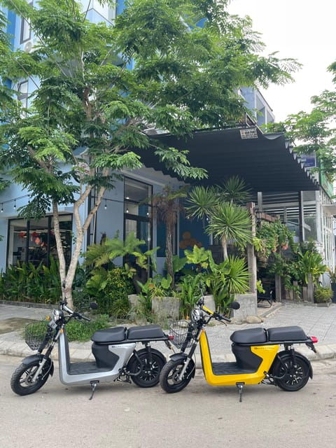 hue-night-street-food-tour-by-e-bike-with-a-lady-rider