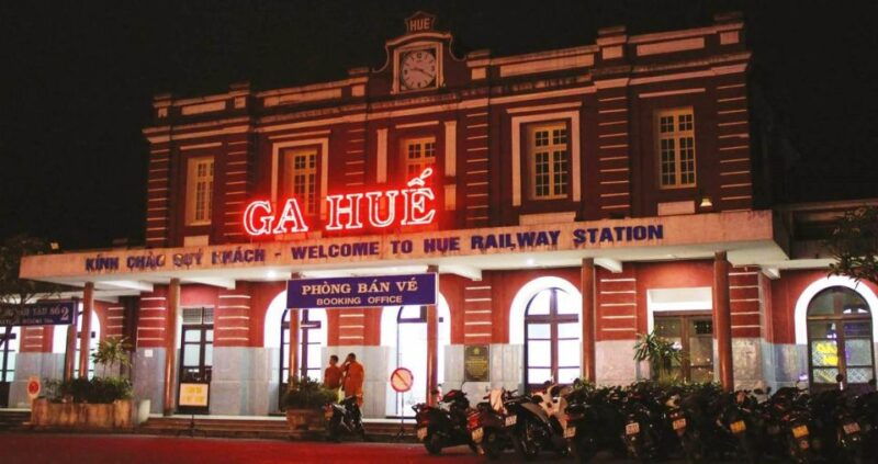 hue-night-walking-and-street-food-tour