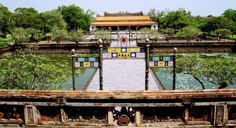 hue-walking-tour-to-imperial-city-and-dong-ba-market