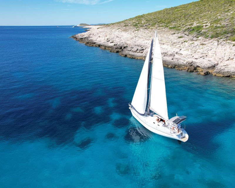 hvar-private-sailing-boat-trip-with-swimming-and-snorkeling