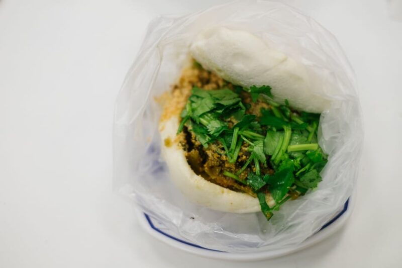iconic-food-tour-local-street-food-drinks-sites