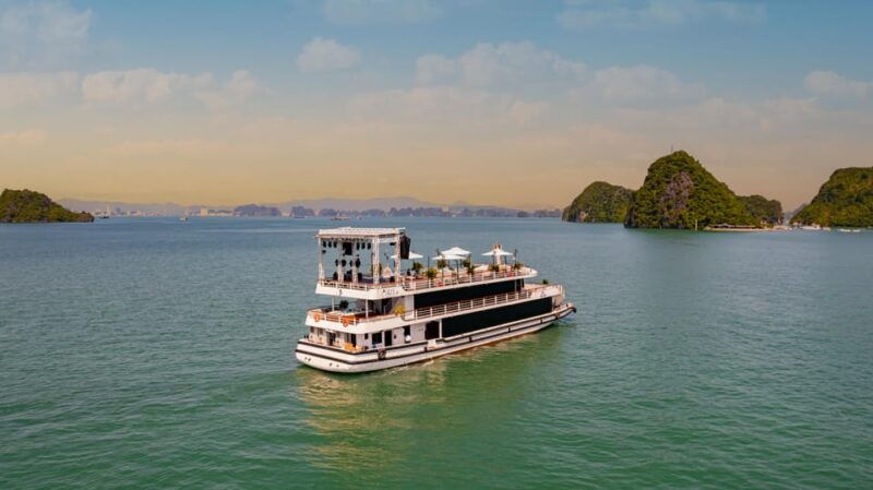 iris-cruise-ha-long-bay-explore-legacy-voyages