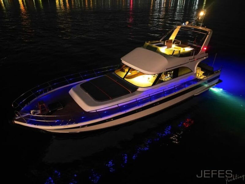 istanbul-private-bosphorus-tour-on-luxury-yacht-eco8