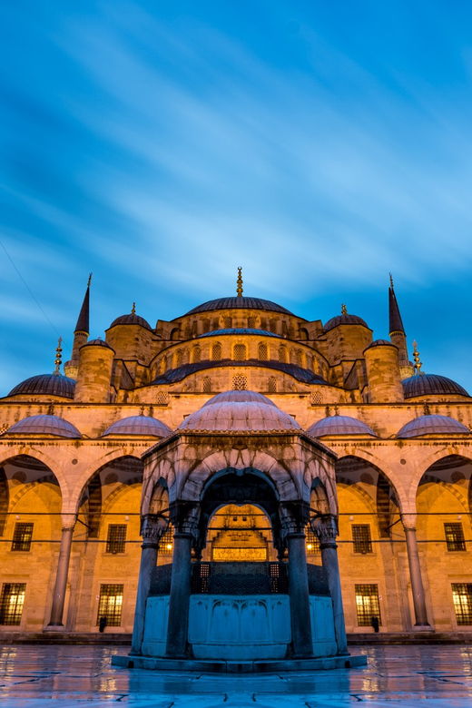 istanbul-tour-of-hagia-sophia-and-blue-mosque-by-night