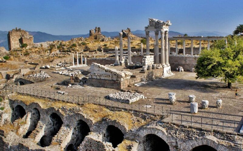 izmir-pergamum-tour-with-private-guide-van