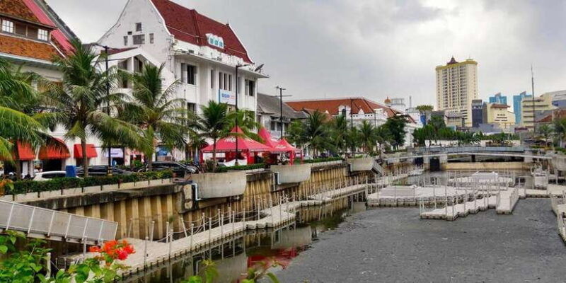 jakarta-private-car-charter-with-professional-driver