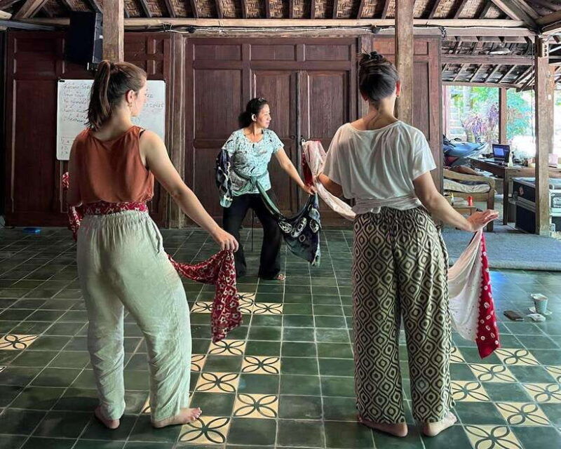 javanese-dance-workshop-with-kraton-palace-dancer