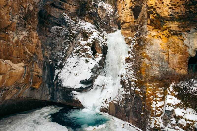 johnston-canyon-ice-adventure-a-winter-wonderland-experience