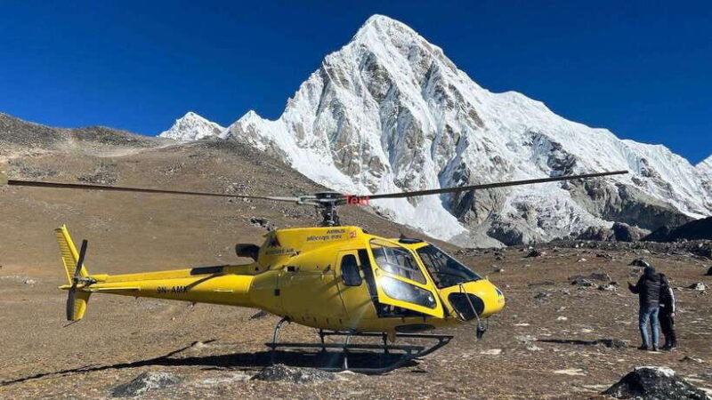 kathmandu-everest-helicopter-tour-with-landing-hold-seat