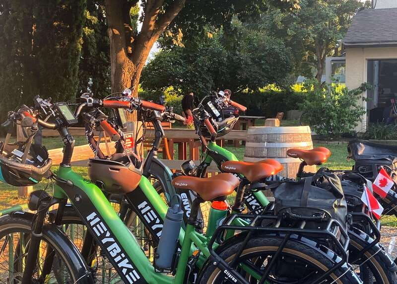 kelowna-wine-tasting-by-e-bike-smartphone-guide-lunch