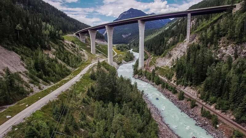 kicking-horse-river-whitewater-rafting-experience