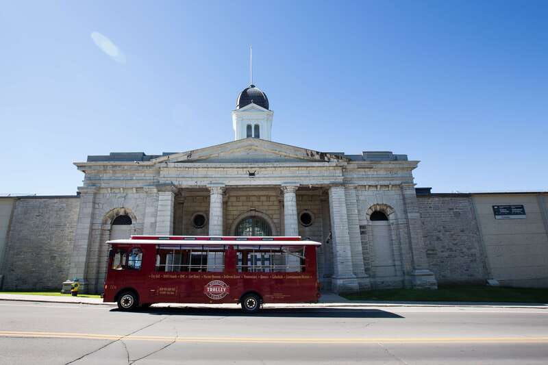 kingston-hop-on-hop-off-trolley-tour