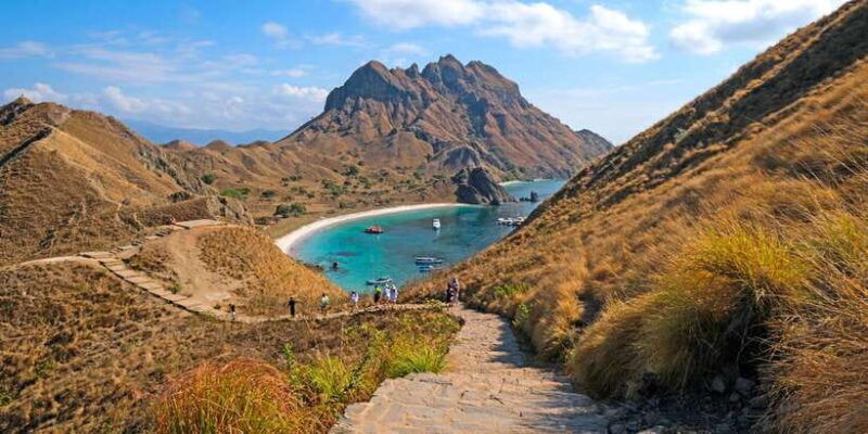komodo-island-private-day-tour-by-speedboat