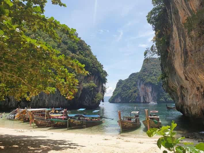 krabi-hong-islands-join-tour-by-longtail-boat