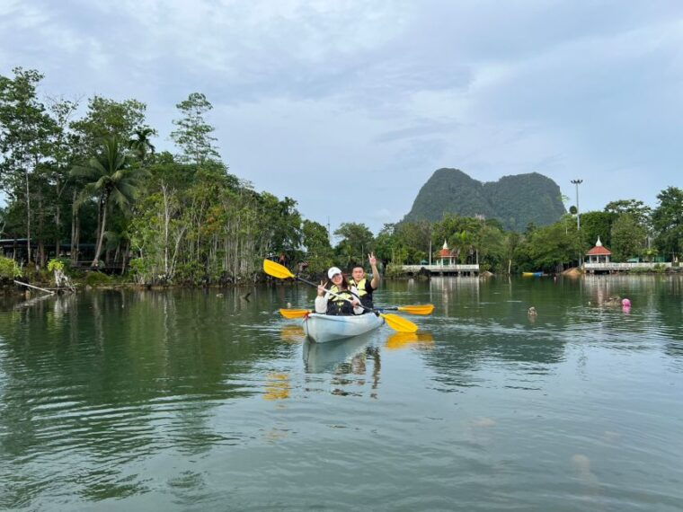 krabi-kayaking-at-klong-nam-sai-elephant-bathing-feeding
