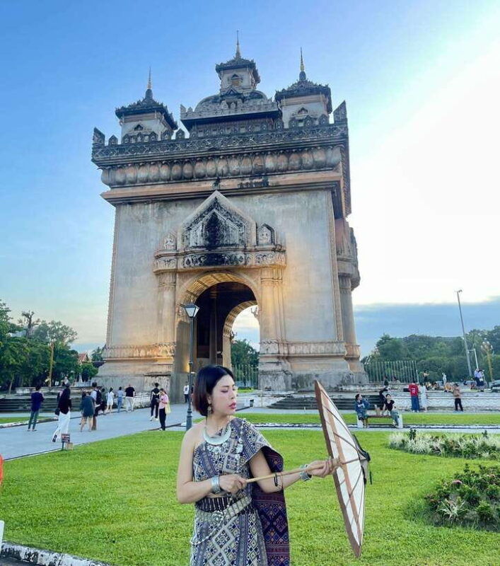 laos-traditional-costume