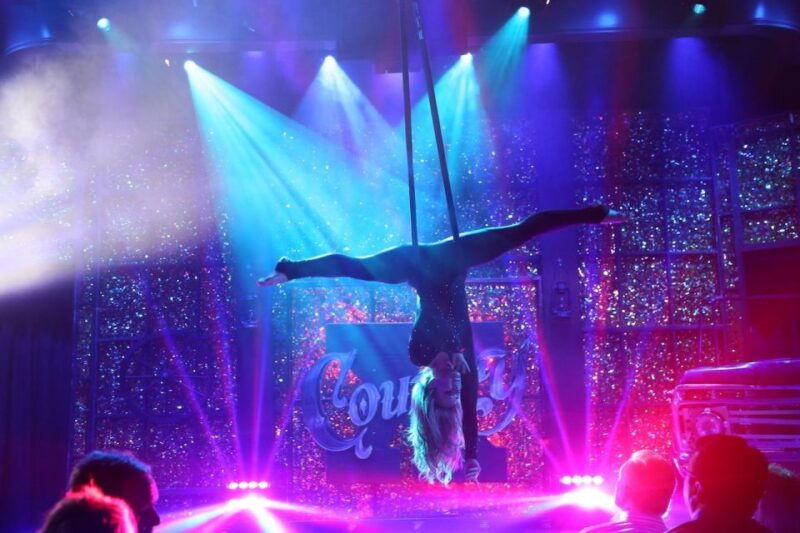 las-vegas-tickets-to-x-country-show-at-harrahs-cabaret