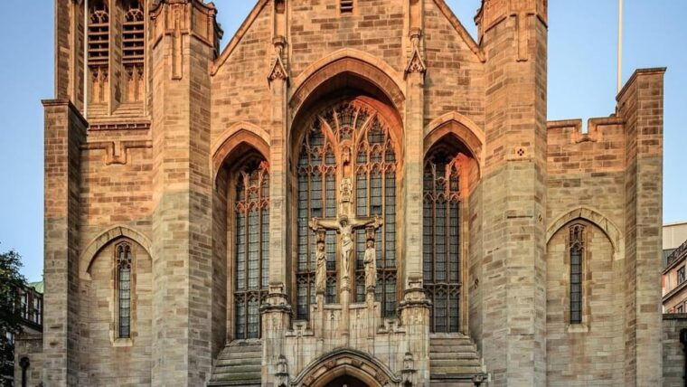 leeds-city-walking-tour-exploration-game