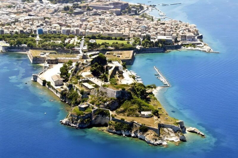 lets-get-lost-in-the-alleys-of-corfu-old-town