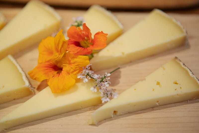 light-brunch-food-tour-at-calgary-farmers-market-west