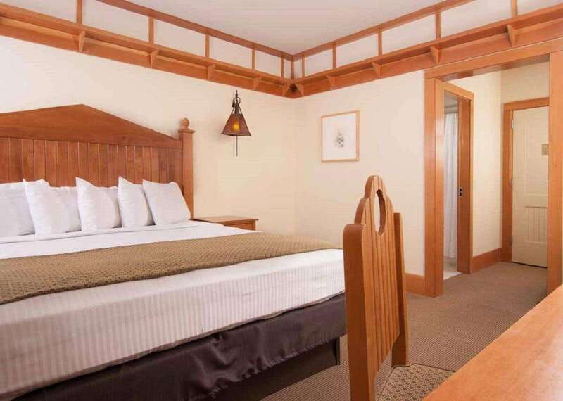 lodging-at-old-faithful-yellowstone-grand-teton-4-day-tour