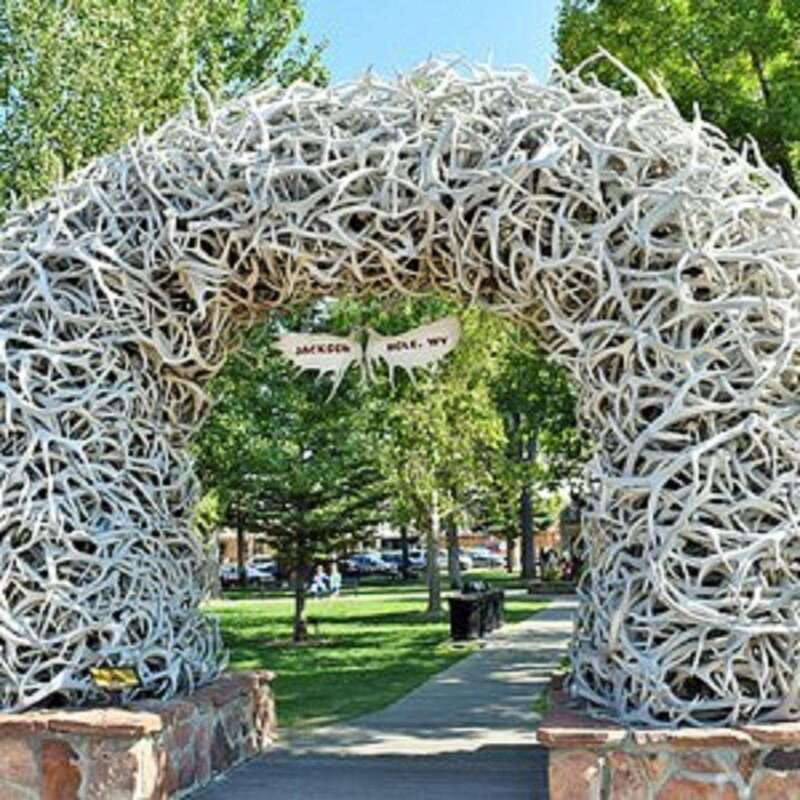 lodging-at-old-faithful-yellowstonegrand-teton-5-day-tour-2