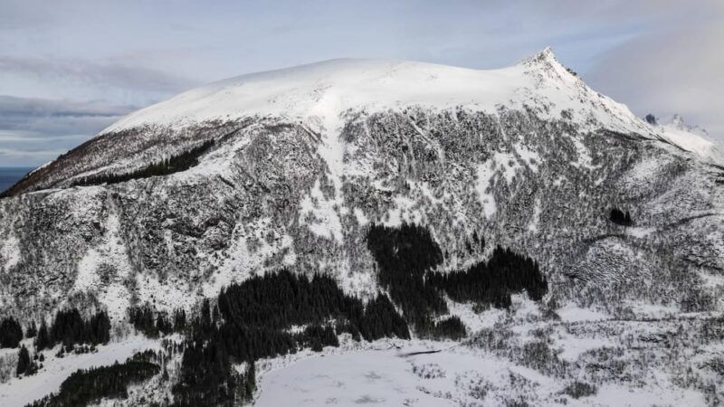 lofoten-islands-guided-snowshoeing-tour-easy-version