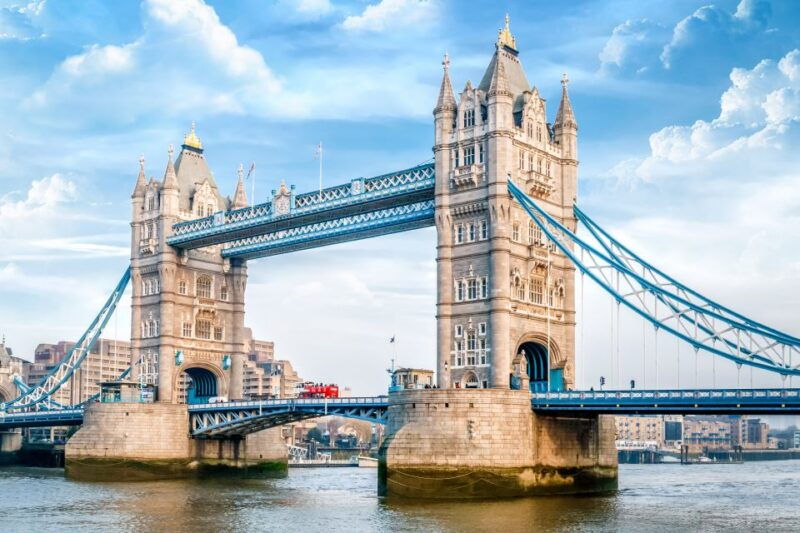 london-tower-of-london-guided-tour-with-crown-jewels-option