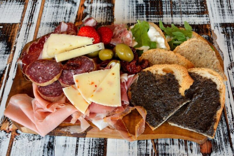 lucca-taste-tuscany-on-a-full-meal-food-tour-with-a-local