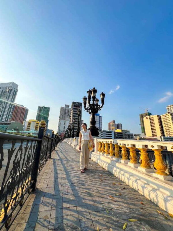 manila-one-on-one-walking-tour-with-mobile-photography