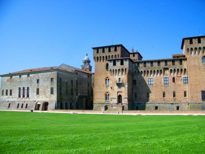mantua-town-highlights-and-monuments-walking-tour